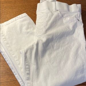 Gloria Vanderbilt White Capris